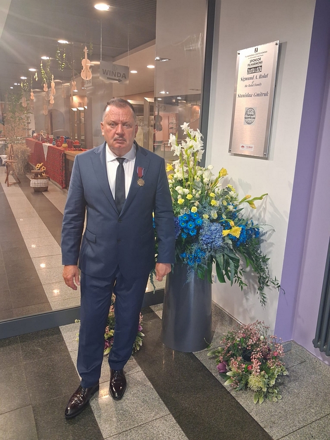 Dyrektor SDOO Pawłowice z odznaczeniem. 